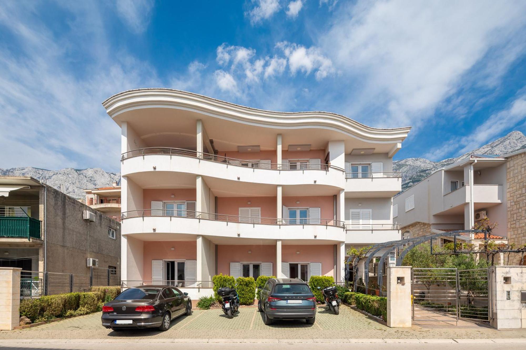 Brkic Apartments With Private Parking Makarska Ngoại thất bức ảnh