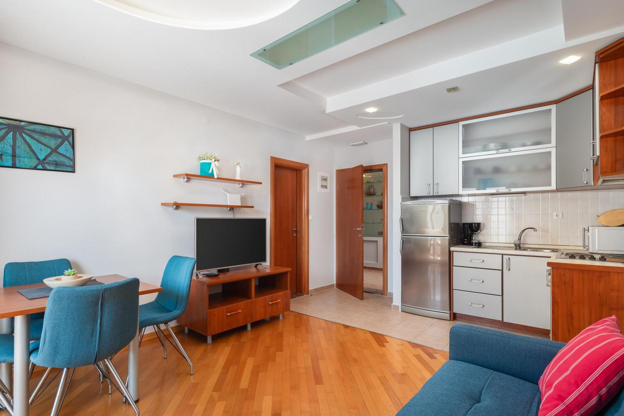 Brkic Apartments With Private Parking Makarska Phòng bức ảnh