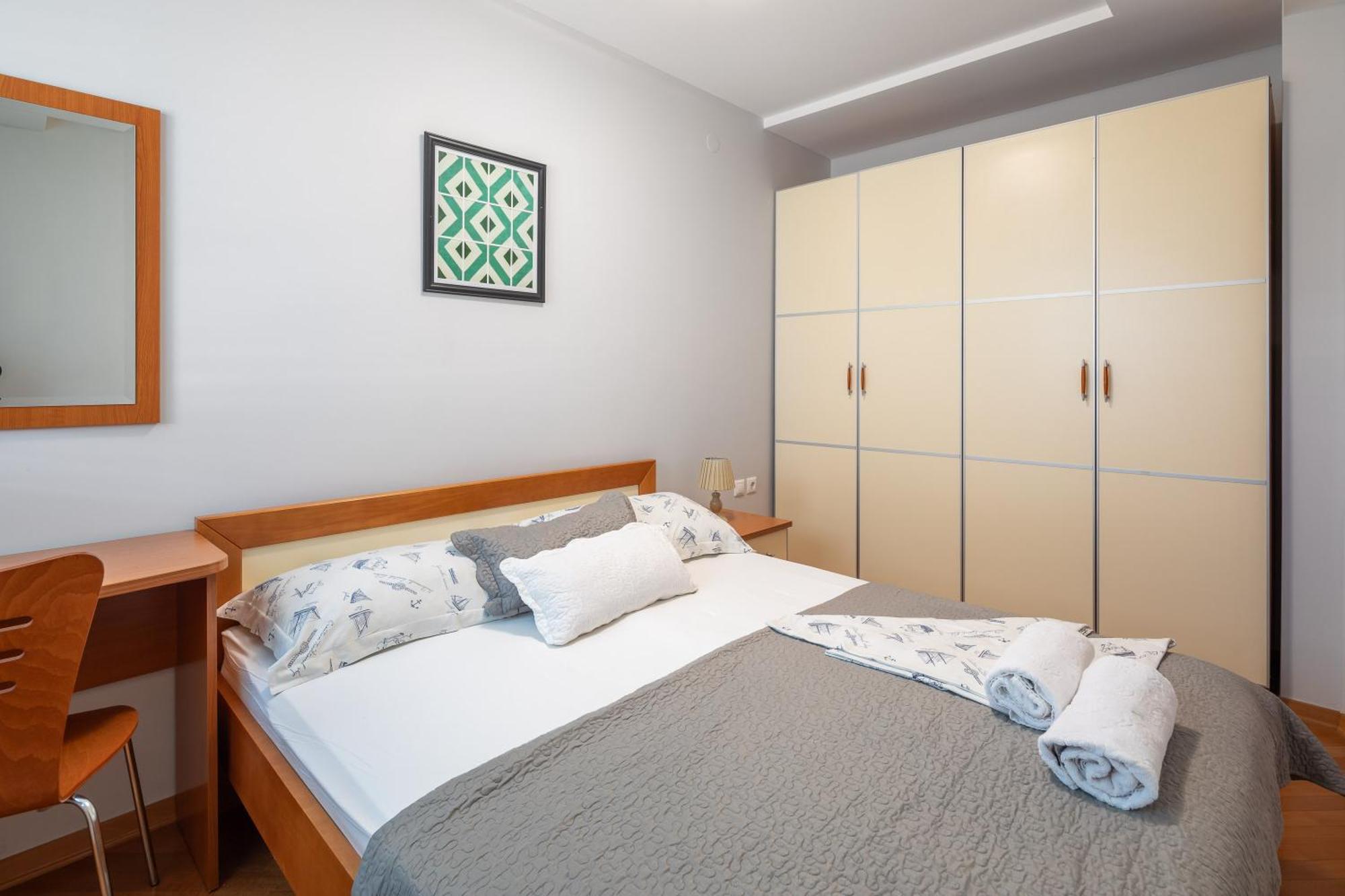Brkic Apartments With Private Parking Makarska Phòng bức ảnh