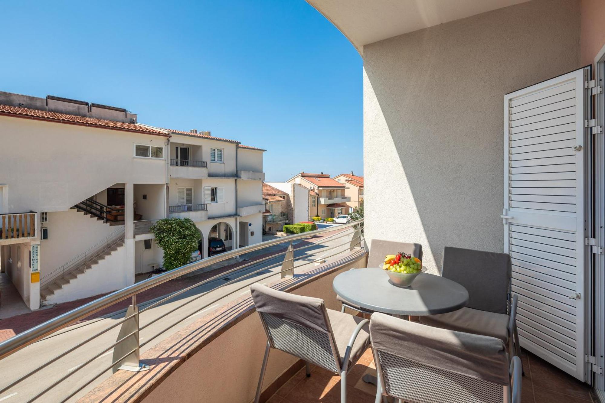 Brkic Apartments With Private Parking Makarska Phòng bức ảnh