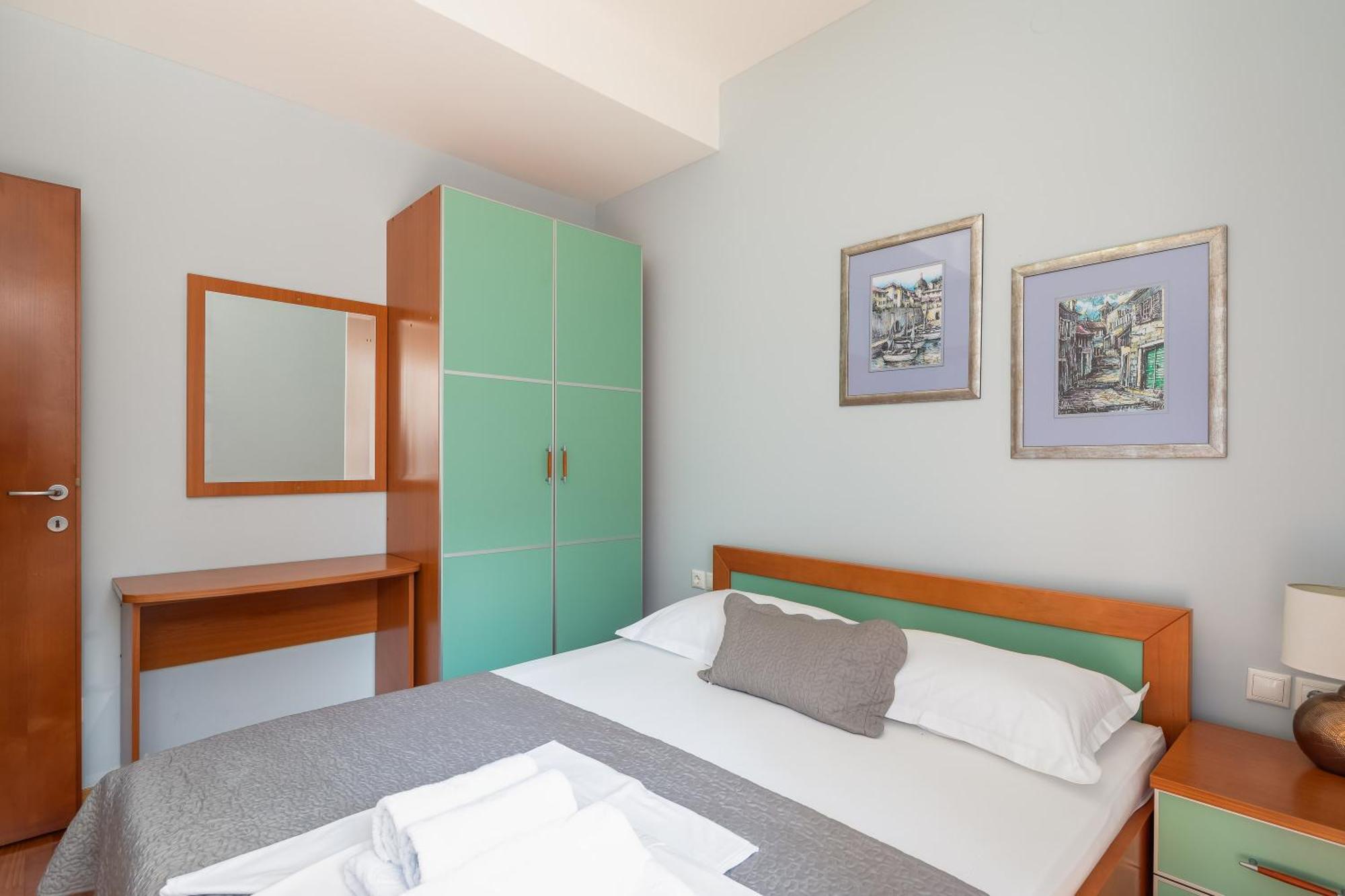 Brkic Apartments With Private Parking Makarska Phòng bức ảnh
